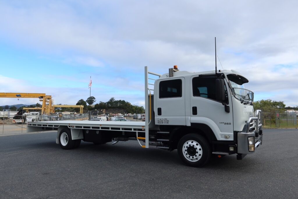 2018 Isuzu FTR 150-260 Crew Cab - TRAY TRUCK image 4