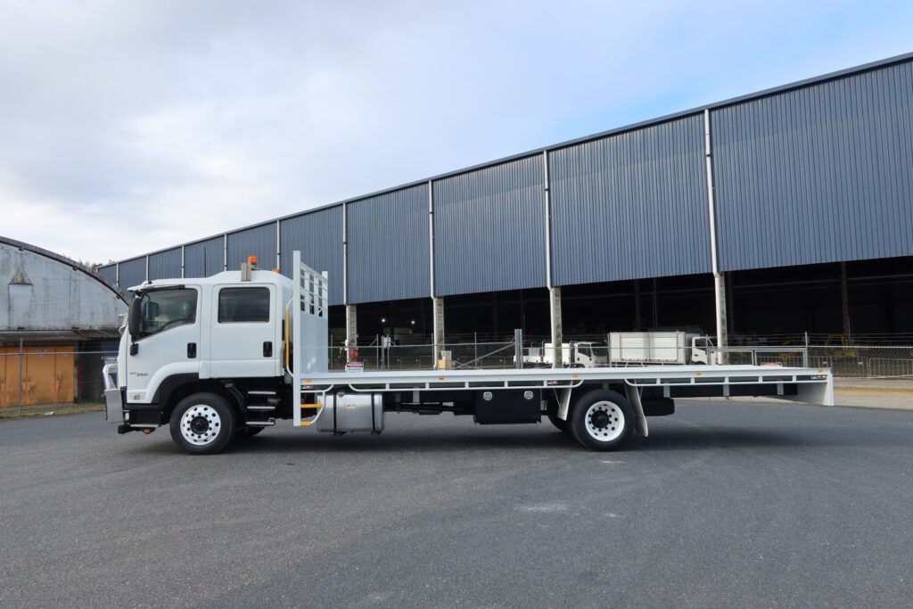 2018 Isuzu FTR 150-260 Crew Cab - TRAY TRUCK image 5