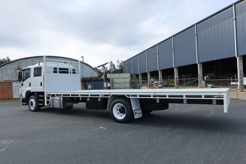 2018 Isuzu FTR 150-260 Crew Cab - TRAY TRUCK image 2