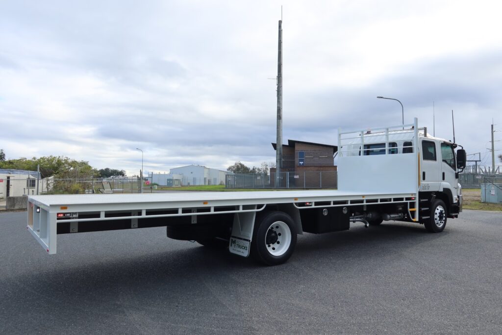 2018 Isuzu FTR 150-260 Crew Cab - TRAY TRUCK image 3