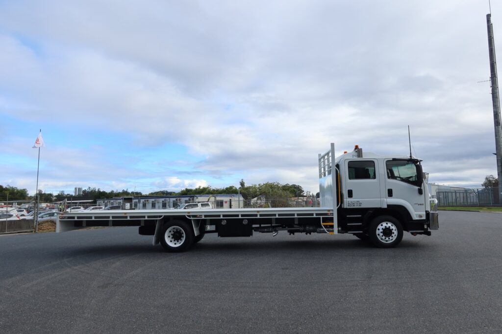 2018 Isuzu FTR 150-260 Crew Cab - TRAY TRUCK image 8