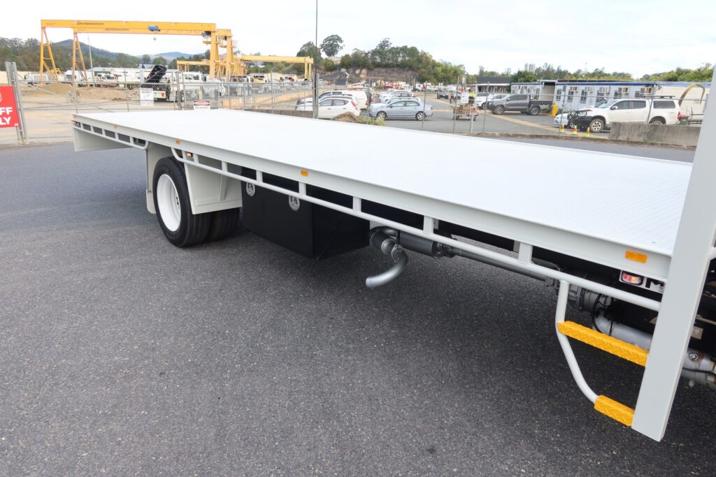 2018 Isuzu FTR 150-260 Crew Cab - TRAY TRUCK image 9