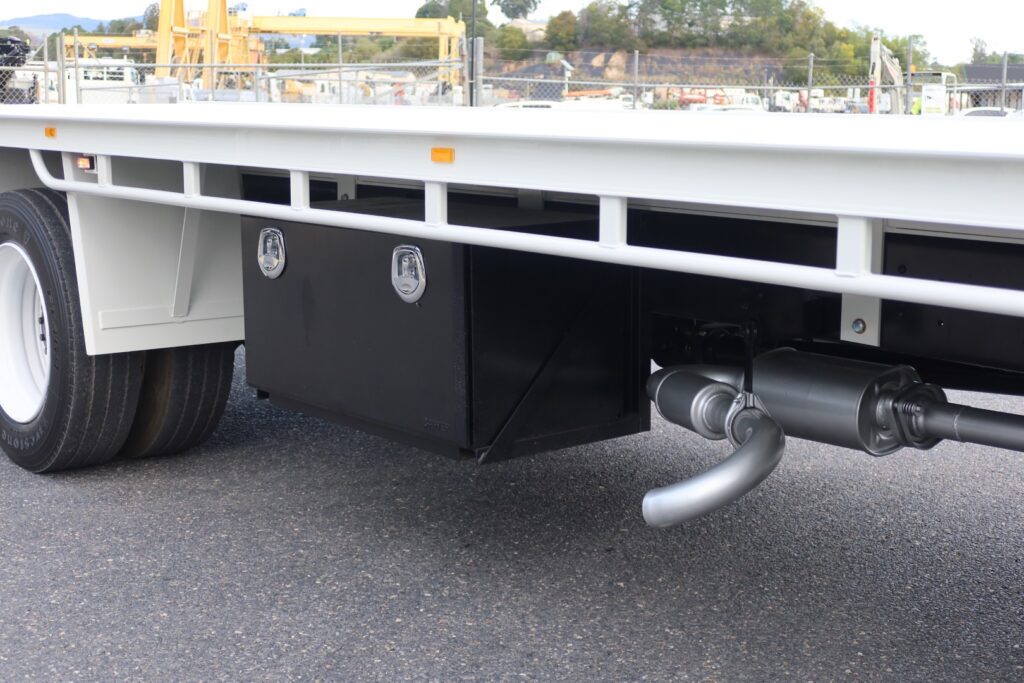 2018 Isuzu FTR 150-260 Crew Cab - TRAY TRUCK image 10