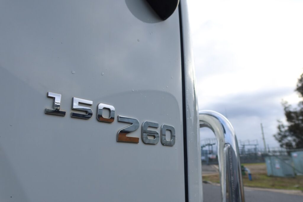 2018 Isuzu FTR 150-260 Crew Cab - TRAY TRUCK image 11