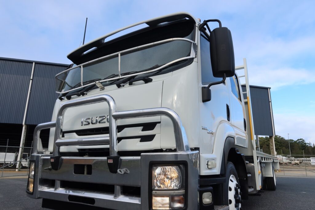 2018 Isuzu FTR 150-260 Crew Cab - TRAY TRUCK image 13