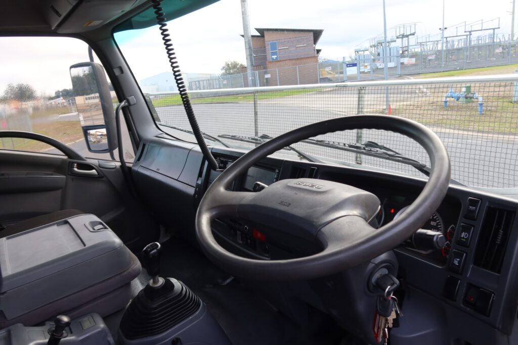 2018 Isuzu FTR 150-260 Crew Cab - TRAY TRUCK image 17