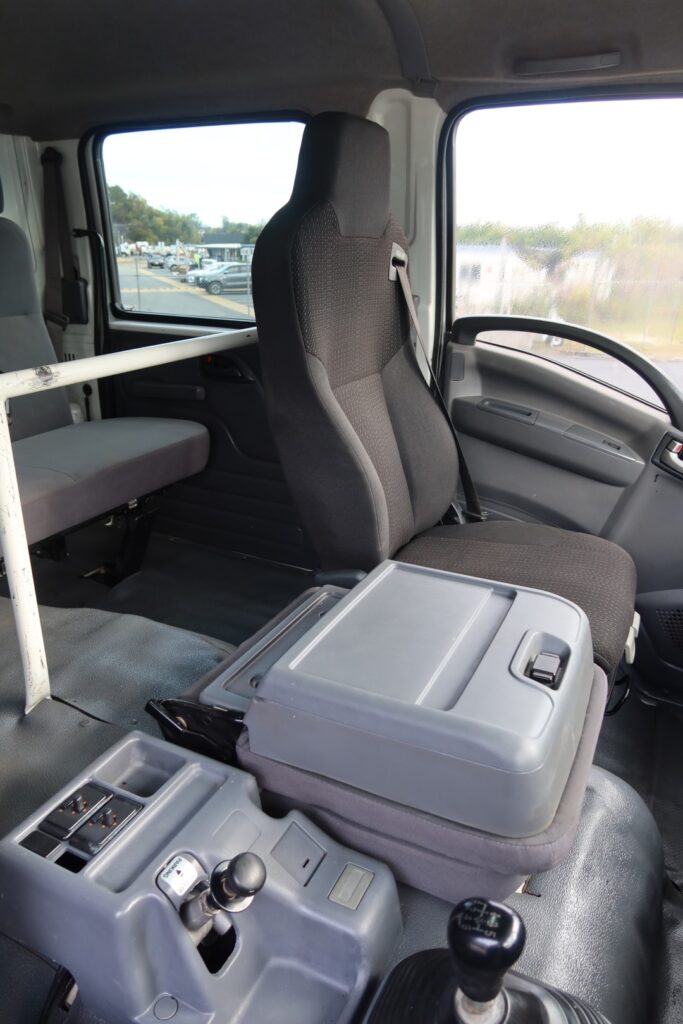 2018 Isuzu FTR 150-260 Crew Cab - TRAY TRUCK image 18
