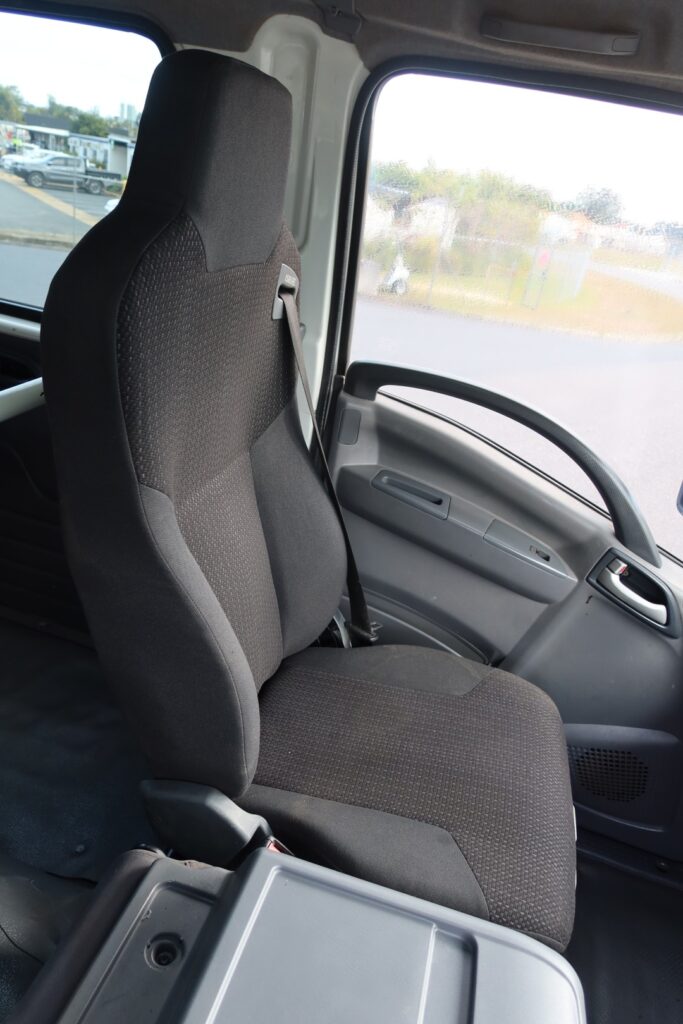 2018 Isuzu FTR 150-260 Crew Cab - TRAY TRUCK image 21