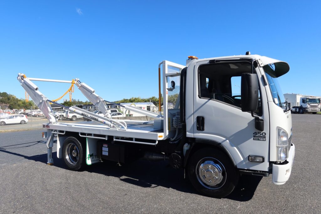 2015 Isuzu NQR 450 MWB AMT Auto - WEST-TRANS DS40s SKIP-BIN LIFTER image 2