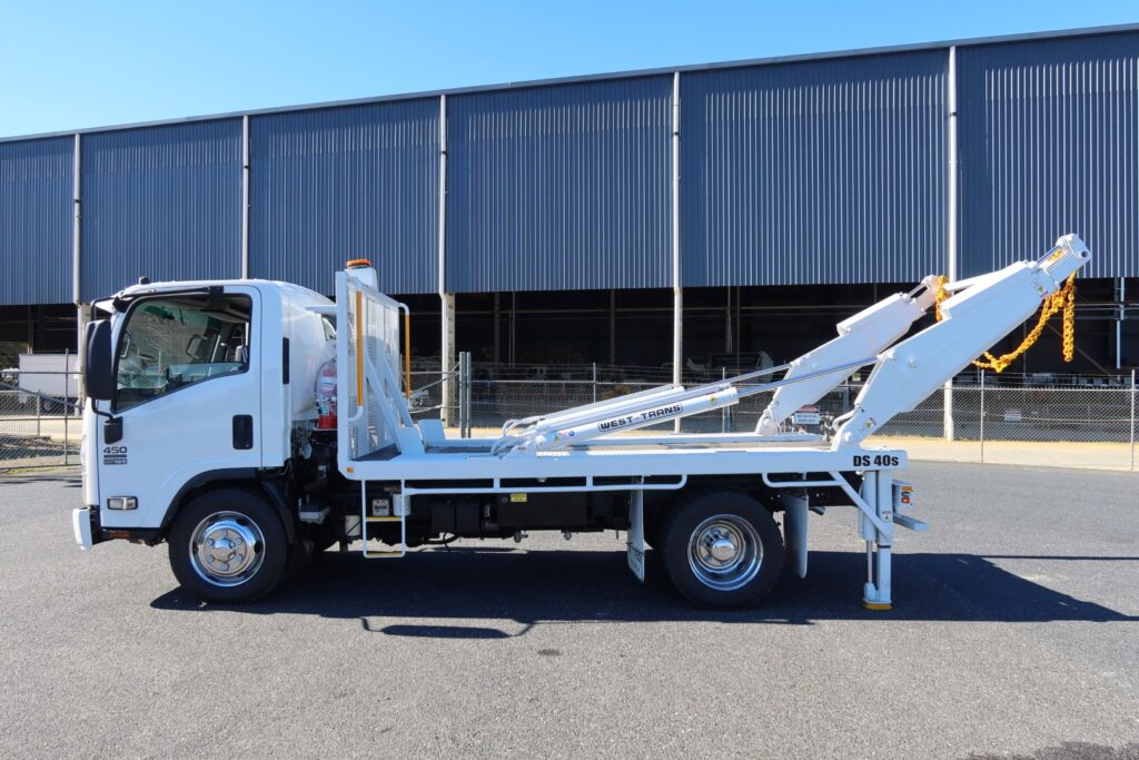 2015 Isuzu NQR 450 MWB AMT Auto - WEST-TRANS DS40s SKIP-BIN LIFTER image 3