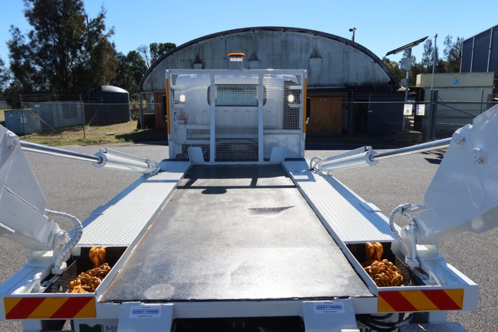 2015 Isuzu NQR 450 MWB AMT Auto - WEST-TRANS DS40s SKIP-BIN LIFTER image 9