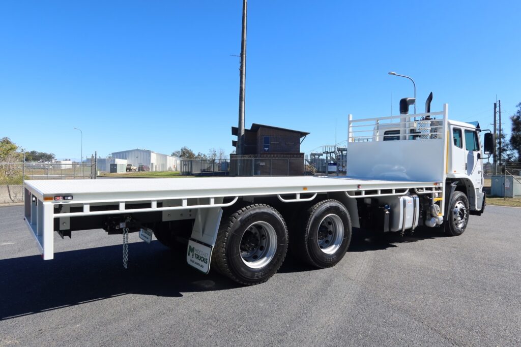 2017 Iveco Acco 2350 Auto 6x4 - TRAY TRUCK image 11