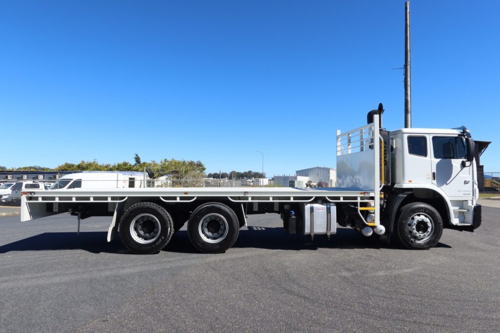 2017 Iveco Acco 2350 Auto 6x4 - TRAY TRUCK image 12