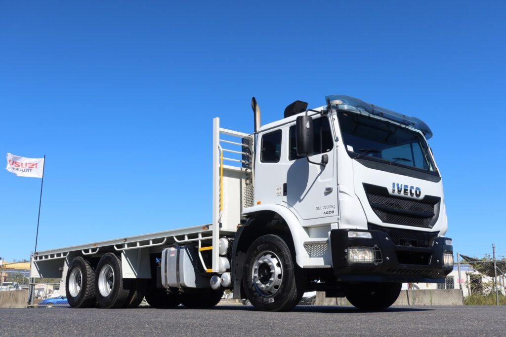 2017 Iveco Acco 2350 Auto 6x4 - TRAY TRUCK image 15