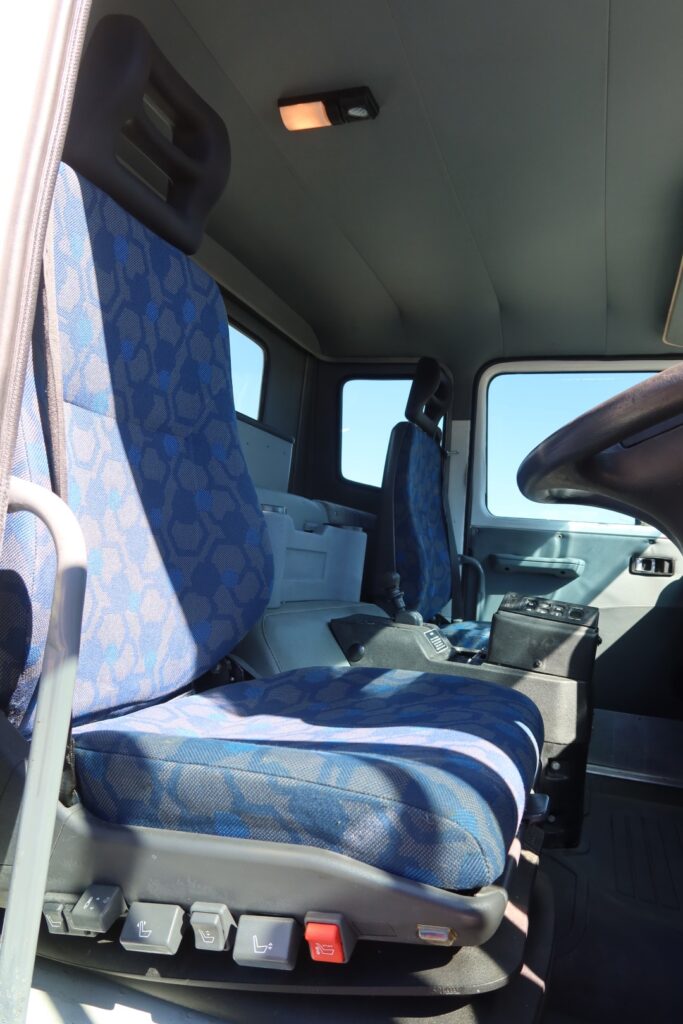 2017 Iveco Acco 2350 Auto 6x4 - TRAY TRUCK image 17