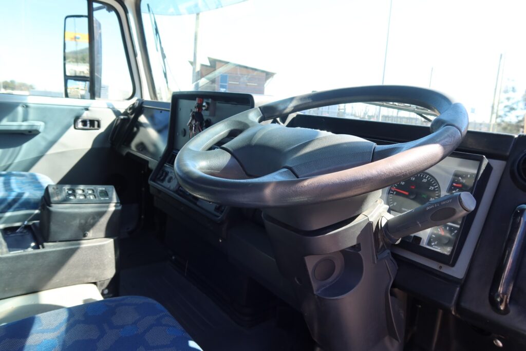 2017 Iveco Acco 2350 Auto 6x4 - TRAY TRUCK image 20