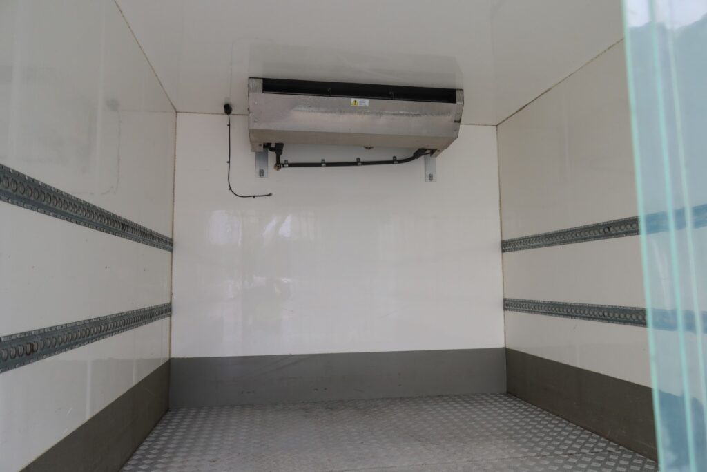 2019 Fuso Canter FE 515 AMT Auto - REFRIGERATED TRUCK image 8