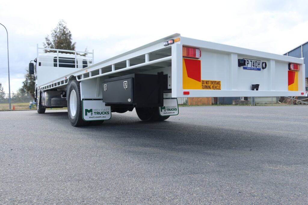 2015 Isuzu FVD 1000 Auto - NEW 9.3M STEEL TRAY image 9