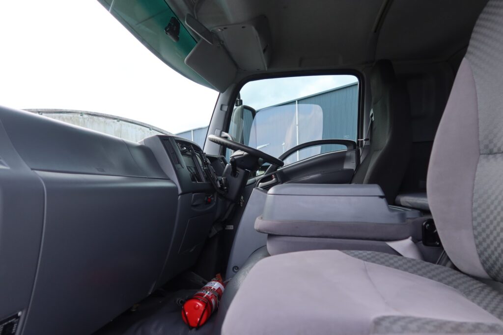 2015 Isuzu FVD 1000 Auto - NEW 9.3M STEEL TRAY image 11