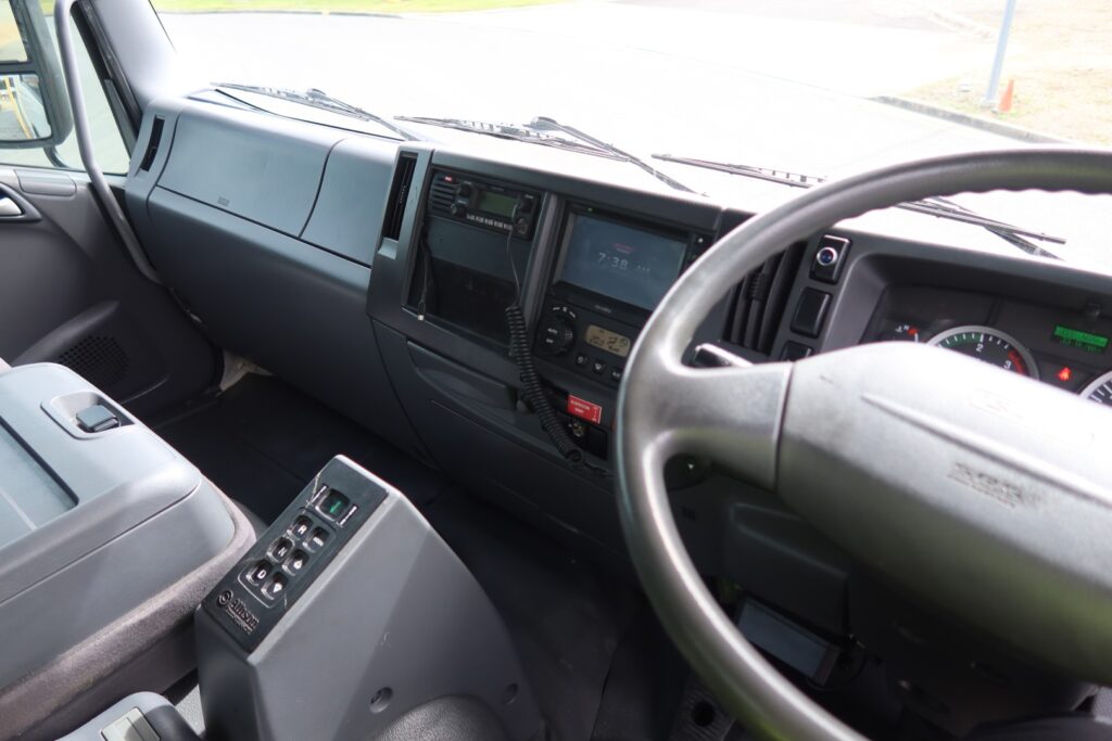 2015 Isuzu FVD 1000 Auto - NEW 9.3M STEEL TRAY image 13