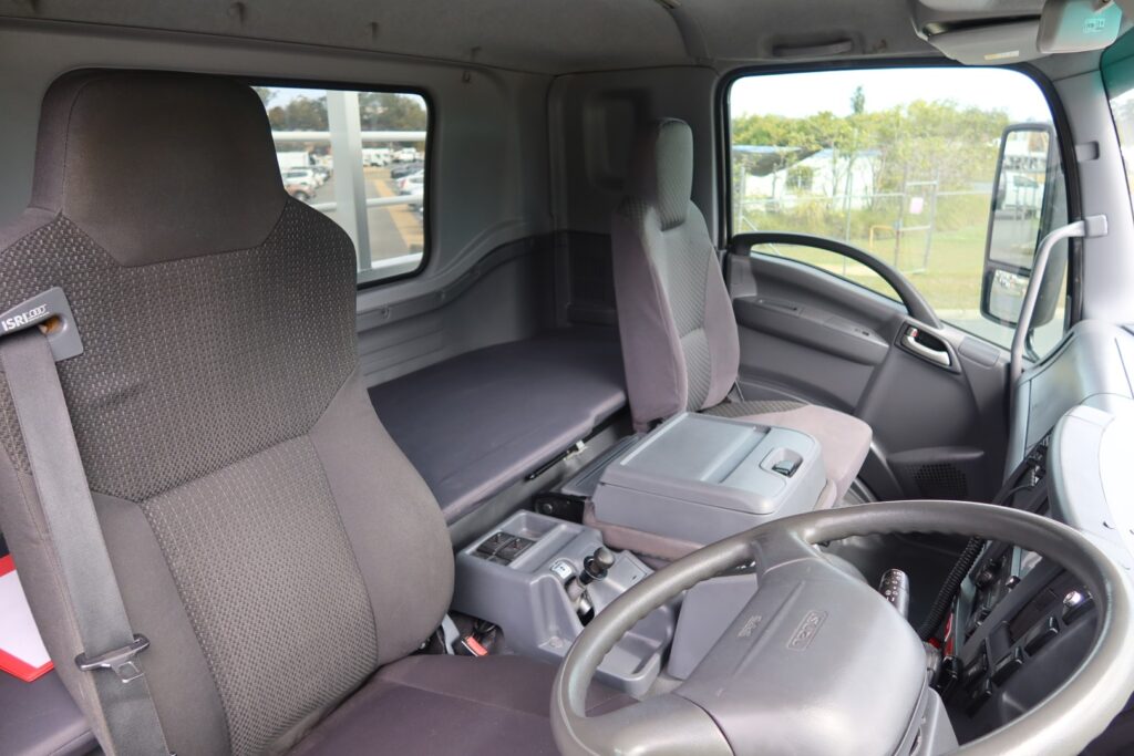 2015 Isuzu FVD 1000 Auto - NEW 9.3M STEEL TRAY image 15