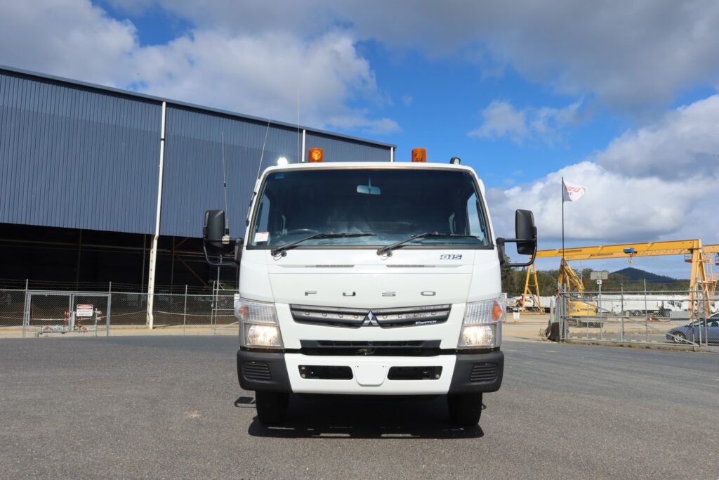 2015 Fuso Canter FE 815 Duonic Crew Cab - ALLOY TIPPER AND TOOLBOX TRUCK image 10