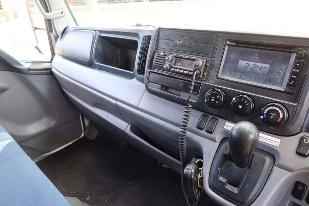 2015 Fuso Canter FE 815 Duonic Crew Cab - ALLOY TIPPER AND TOOLBOX TRUCK image 19