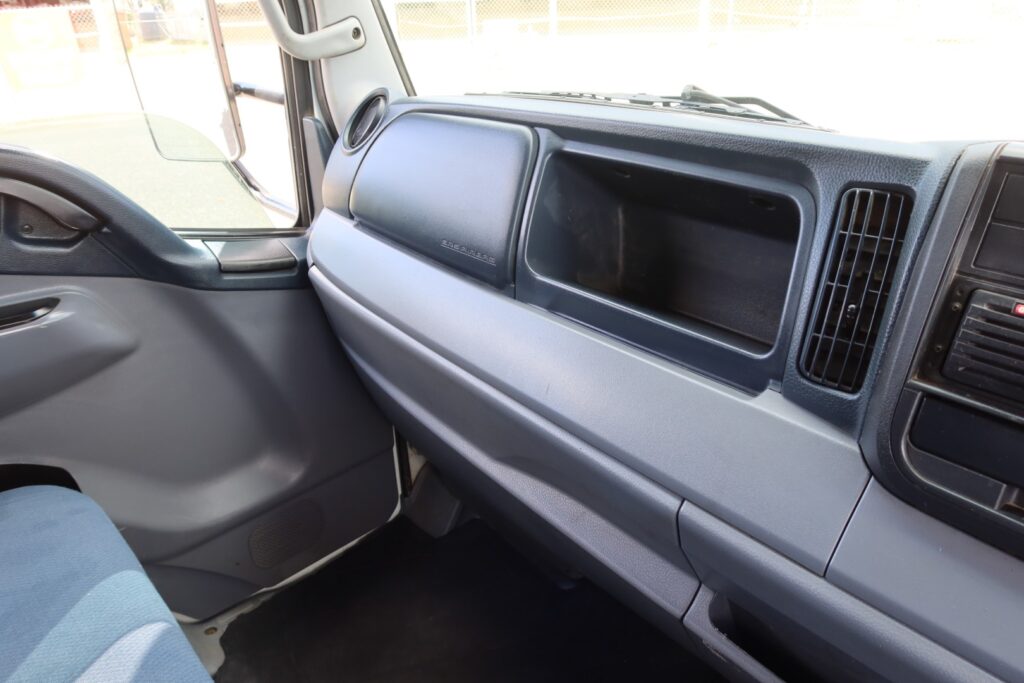 2015 Fuso Canter FE 815 Duonic Crew Cab - ALLOY TIPPER AND TOOLBOX TRUCK image 20