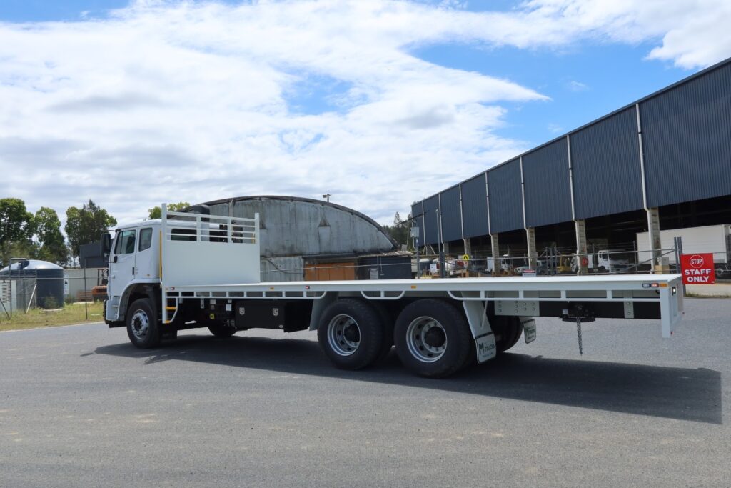 2016 Iveco Acco 2350 Auto 6x4 - TRAY TRUCK image 3