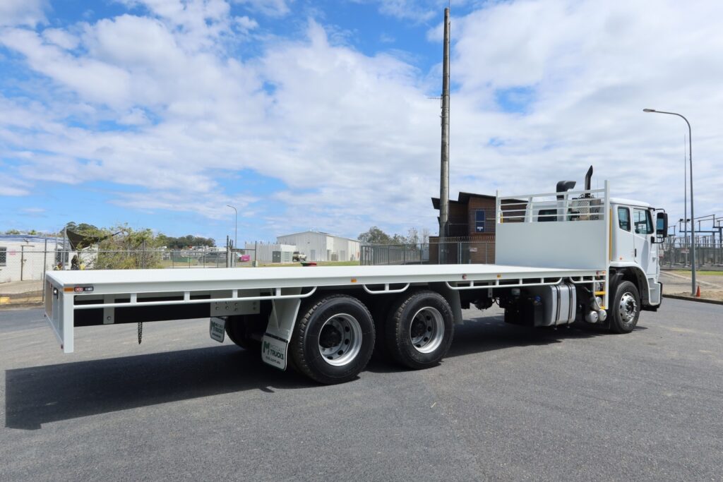 2016 Iveco Acco 2350 Auto 6x4 - TRAY TRUCK image 6