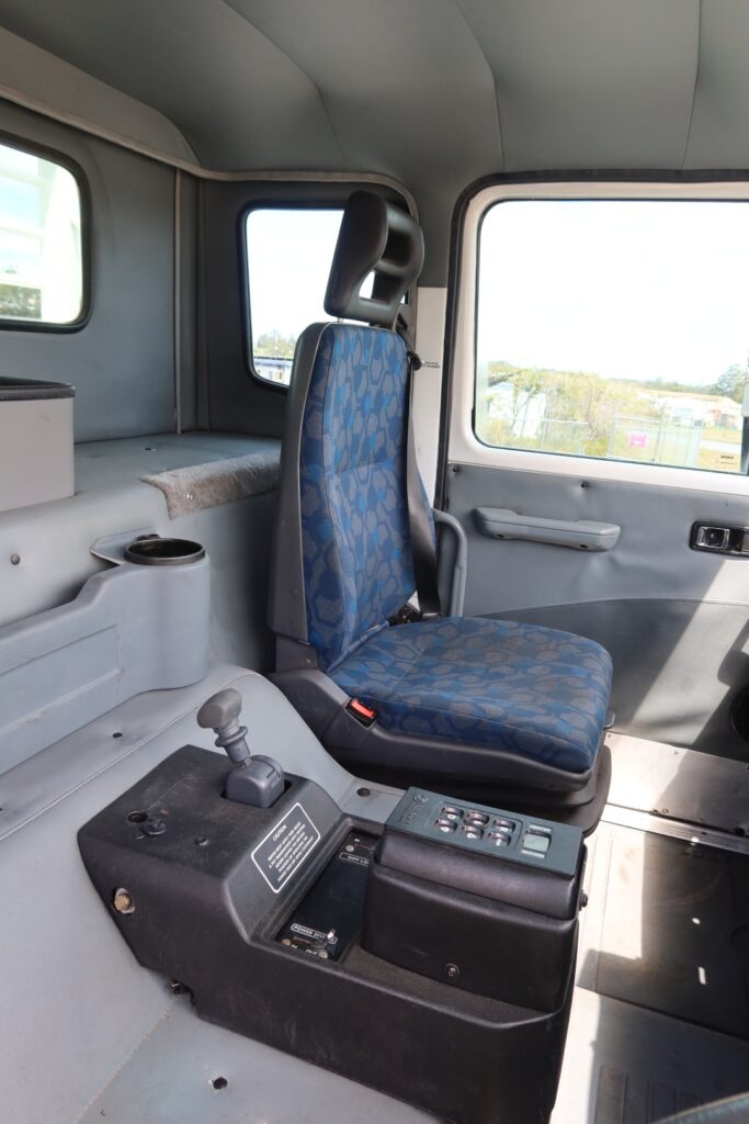 2016 Iveco Acco 2350 Auto 6x4 - TRAY TRUCK image 12