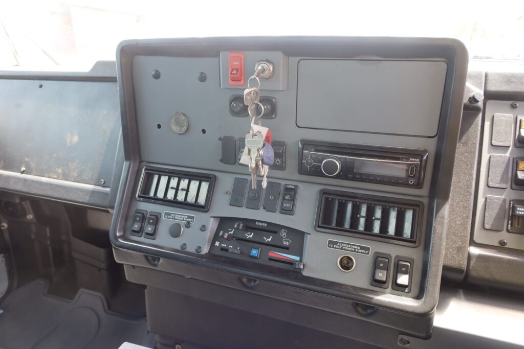 2016 Iveco Acco 2350 Auto 6x4 - TRAY TRUCK image 15